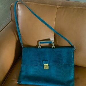 Call this bag…briefcase, shoulder bag, laptop bag.